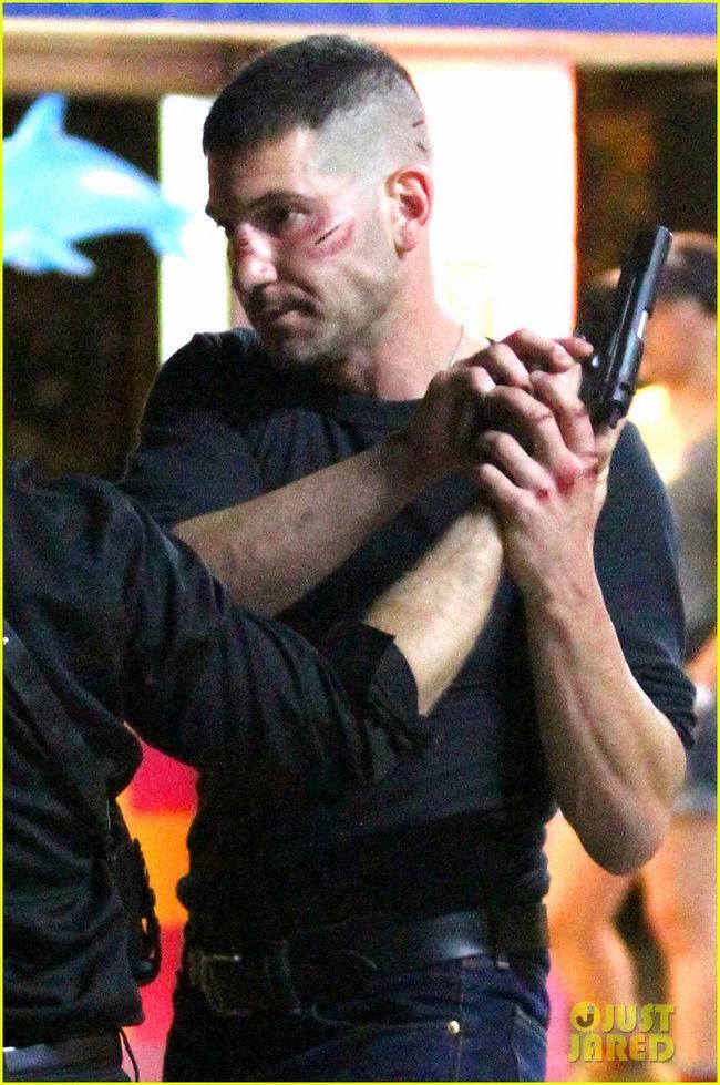 ** USA SEULEMENT ** ** SHOT LE 8/6/15 ** New York, NY -'The Walking Dead' actor Jon Bernthal filmed a fight scene as The Punisher for Season 2 of the Netflix original series 'Daredevil.' AKM-GSI August 6, 2015 **USA ONLY** **MANDATORY CREDIT MUST READ: Luis Jr-Rodrigo/AKM-GSI** To License These Photos, Please Contact : Steve Ginsburg (310) 505-8447 (323) 423-9397 steve@akmgsi.com sales@akmgsi.com or Maria Buda (917) 242-1505 mbuda@akmgsi.com ginsburgspalyinc@gmail.com